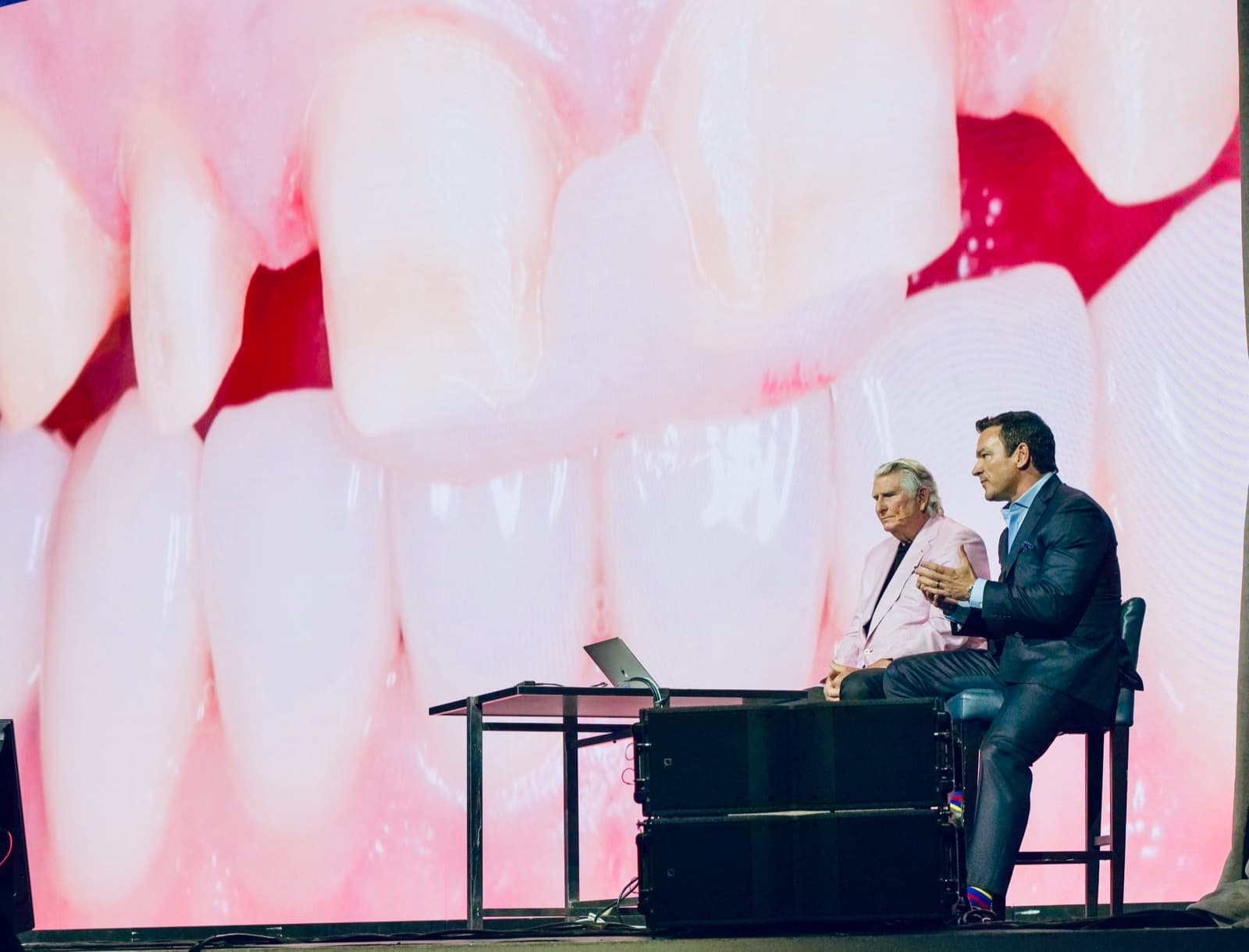 Dr. Strupp and Dr. Brumm on stage before a large-format clinical image during a seminar